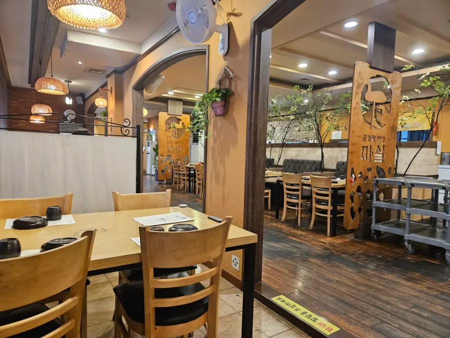 Dining hall with spacious 4-person tables