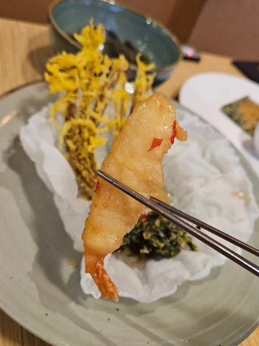 Forsythia-shaped buckwheat fritters and shrimp fritter