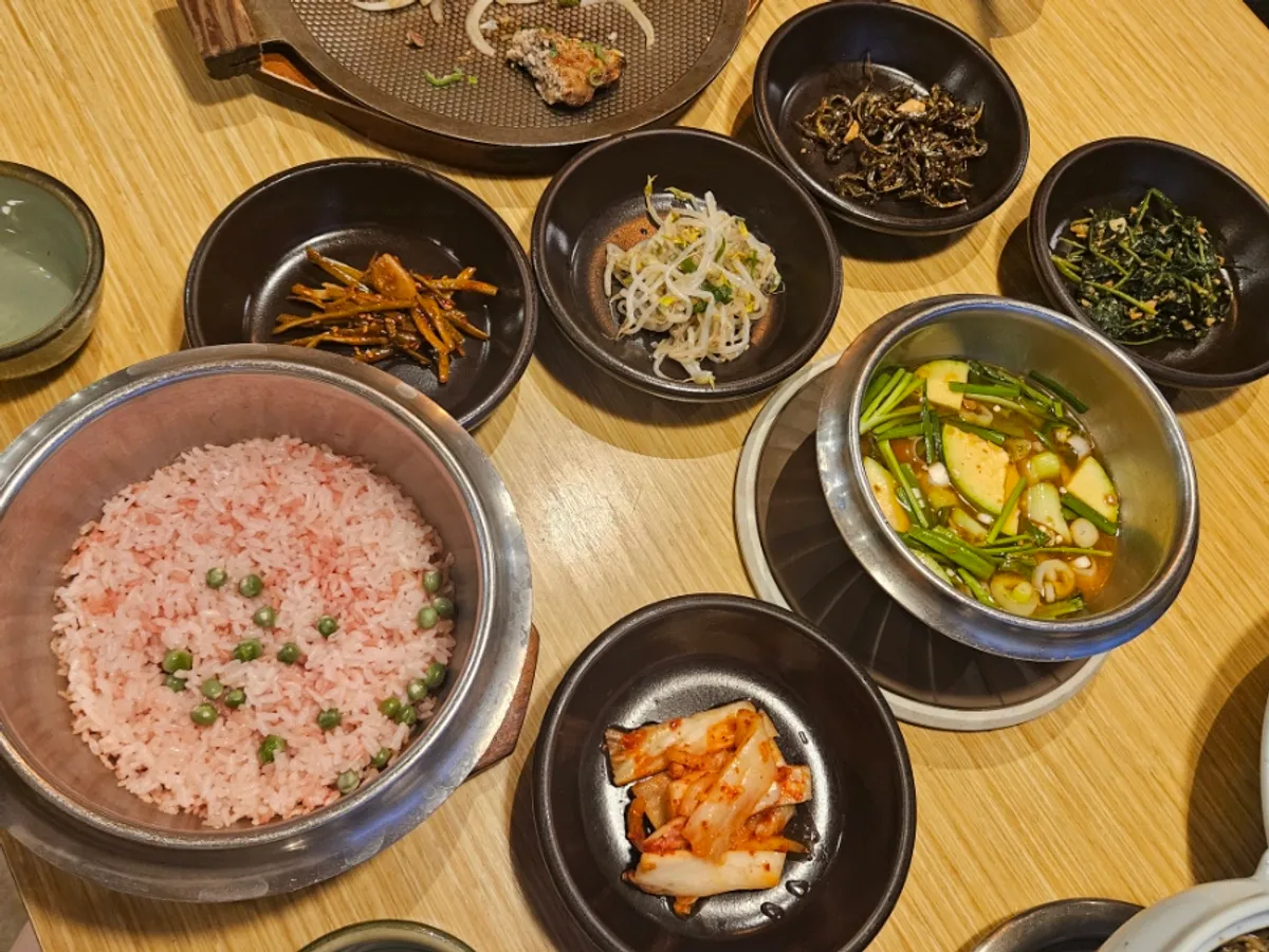 Plate of tteokgalbi with grilled onions