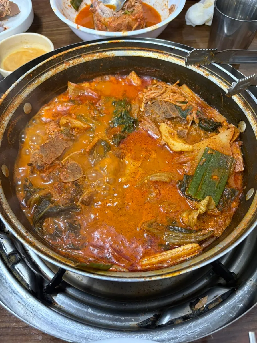 Gamjatang with dried radish greens and meat