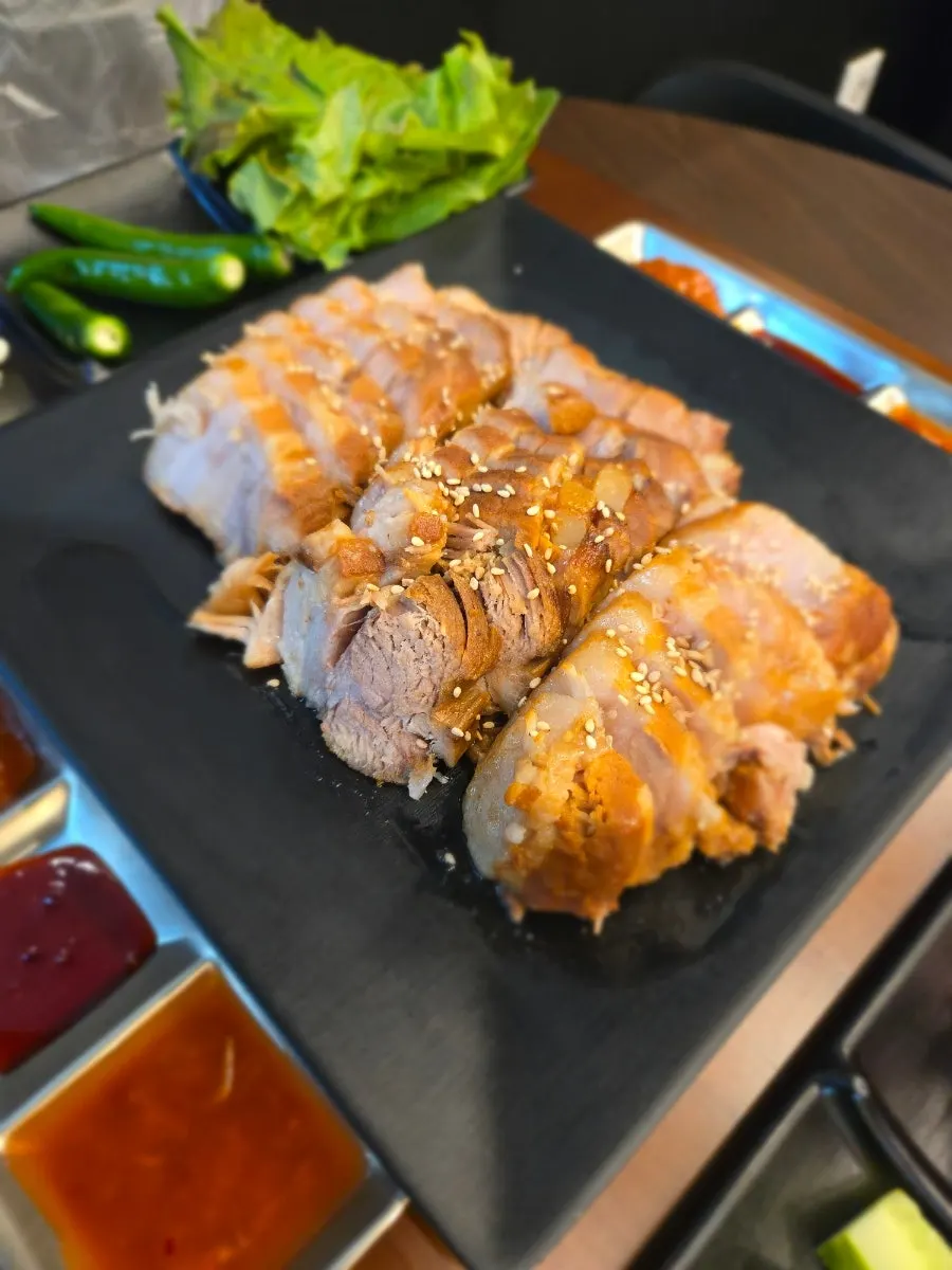 푸짐하게 차린 보쌈 한상