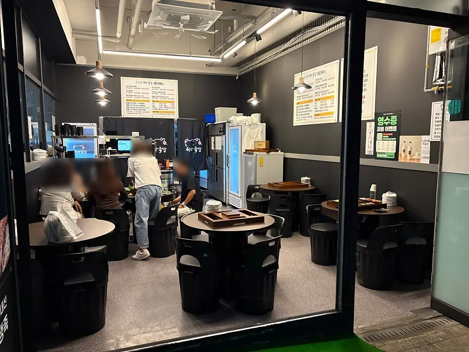 청담족발 광교상현점 매장 내부