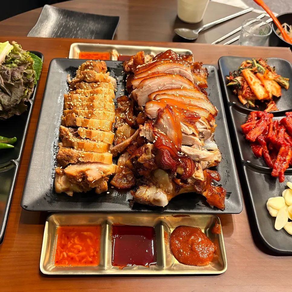 Set No. 4 medium plate of jokbal and bossam