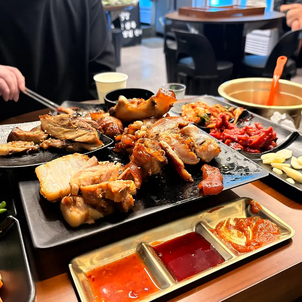 Table set with jokbal and the bonus salt-grilled dish together