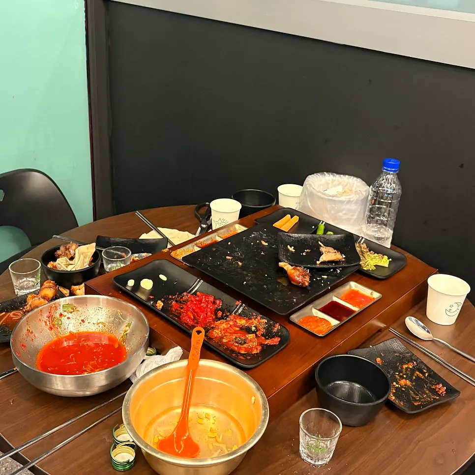 An emptied plate after finishing the jokbal and bossam