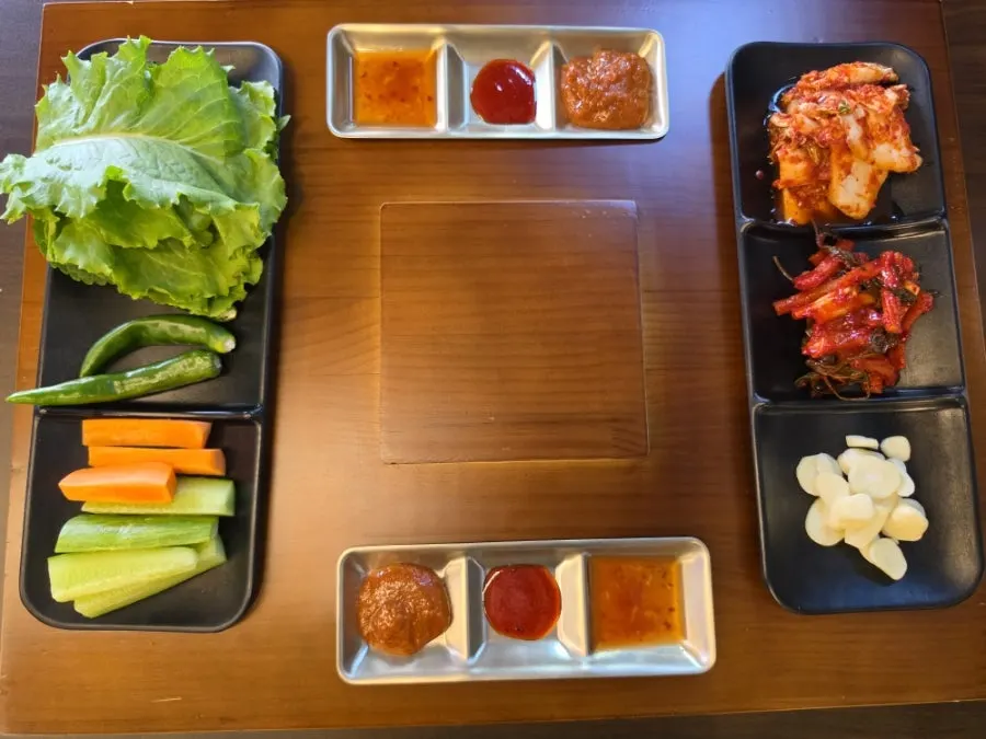 족발 상차림 밑반찬 구성