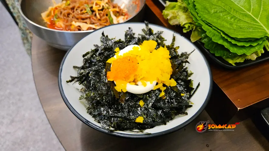 족발과 막국수에 곁들이는 주먹밥