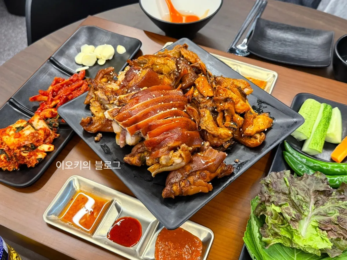 Cheongdam Jokbal Gwanggyo Sanghyeon Branch signature photo