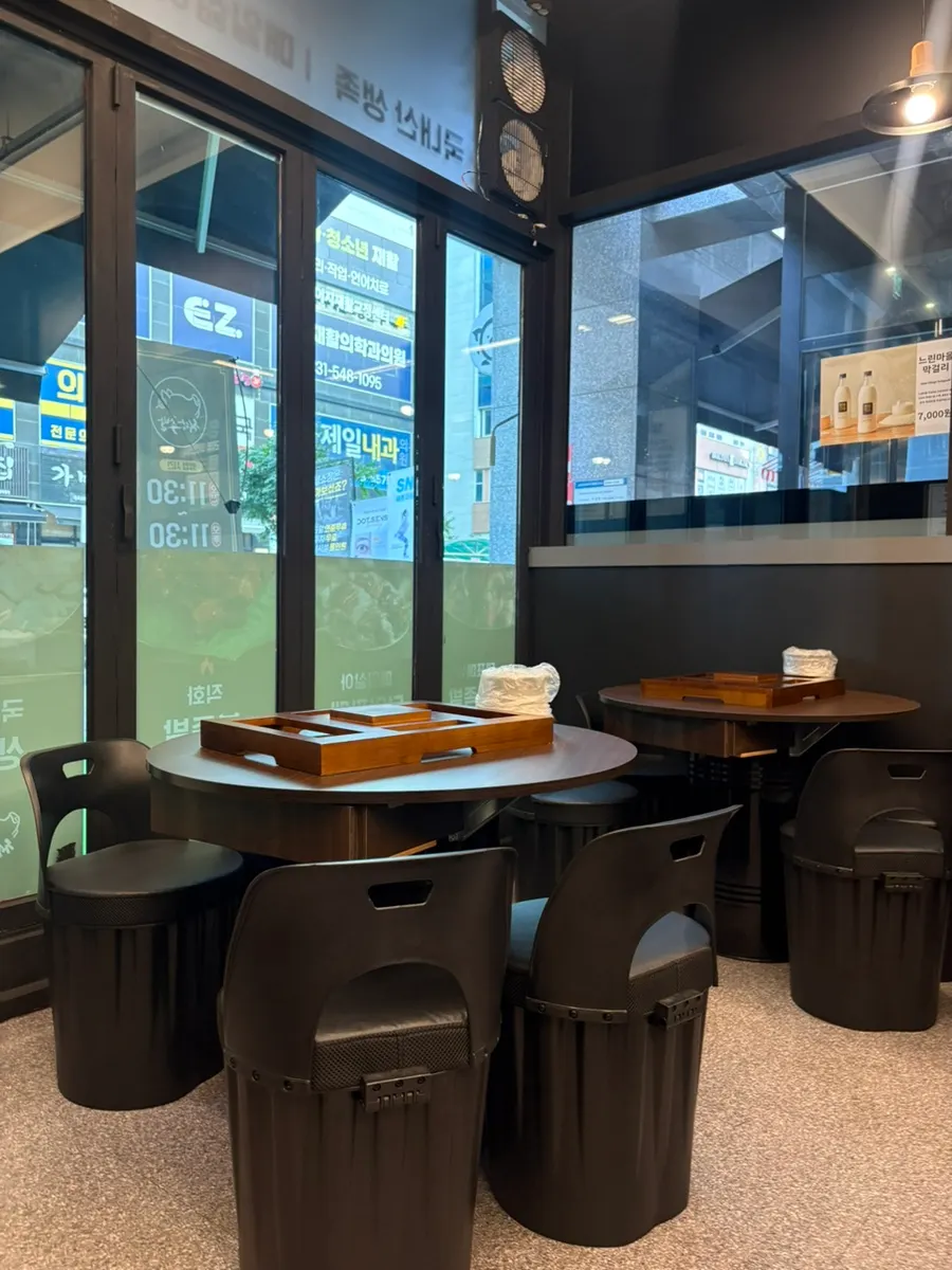 标注国产生猪蹄直接现煮的门店外景