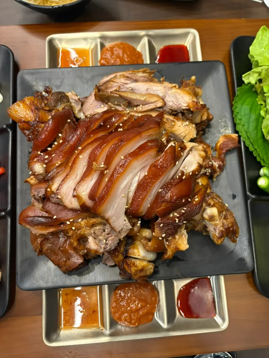 软嫩的猪蹄瘦肉与有嚼劲的猪皮