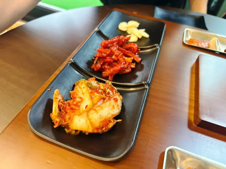 Full spread of basic jokbal with wrap vegetables