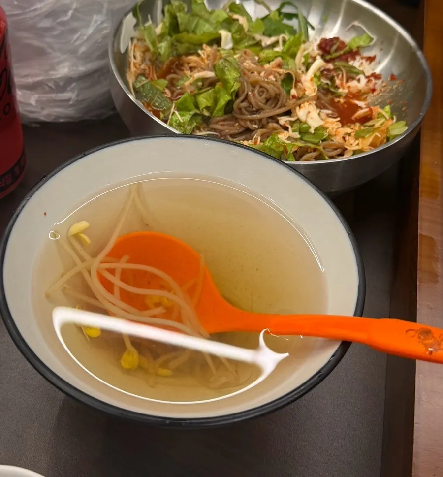 족발과 곁들여 먹는 막국수