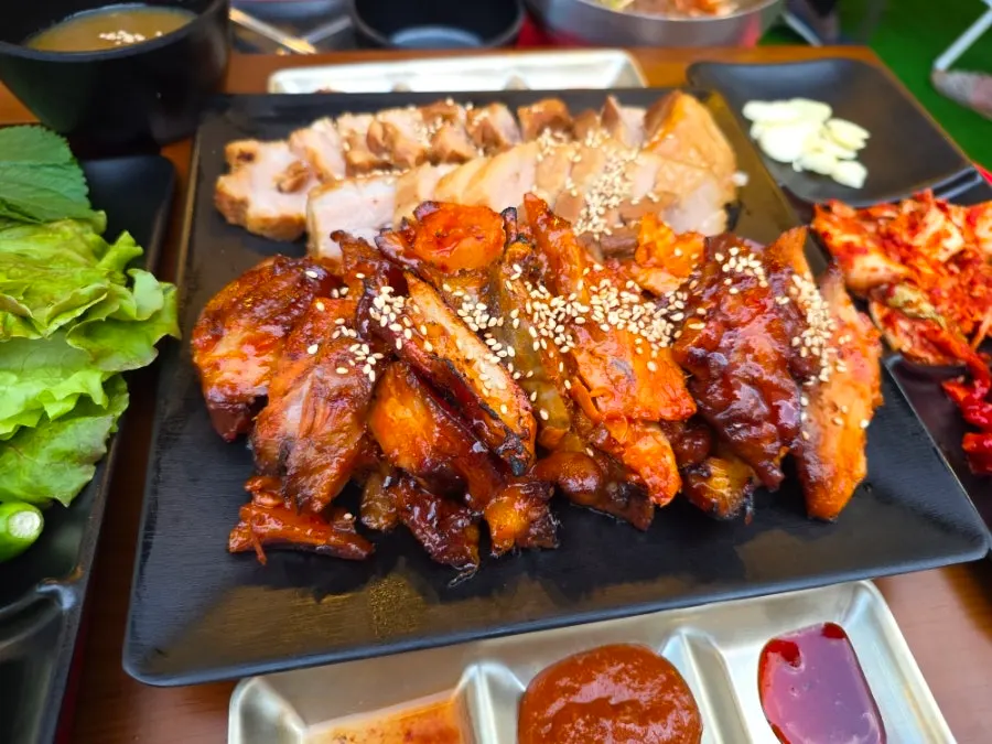매콤한 양념의 매운족발