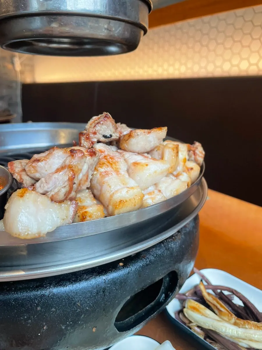 맛있게 구워진 삼겹살