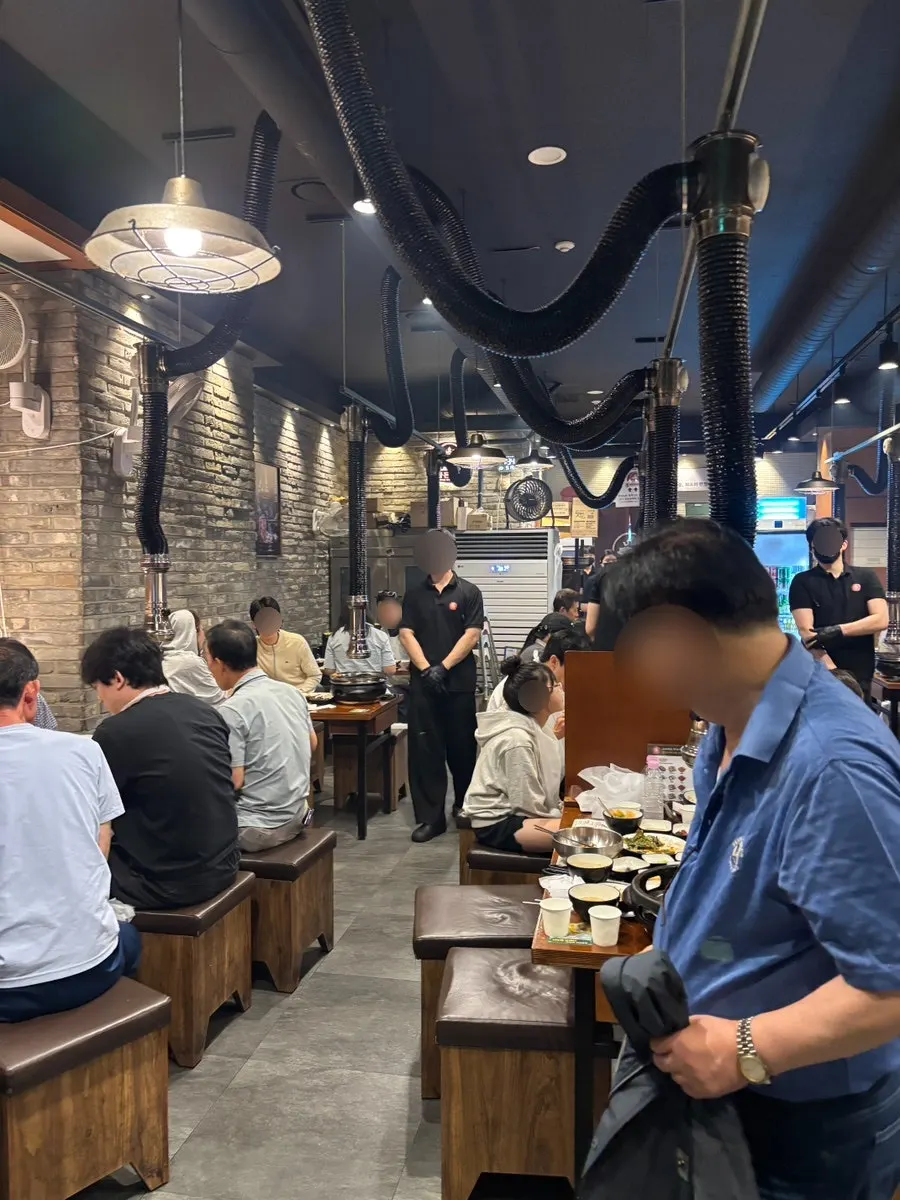 금돈화로 상일동역점 건물 주변 모습