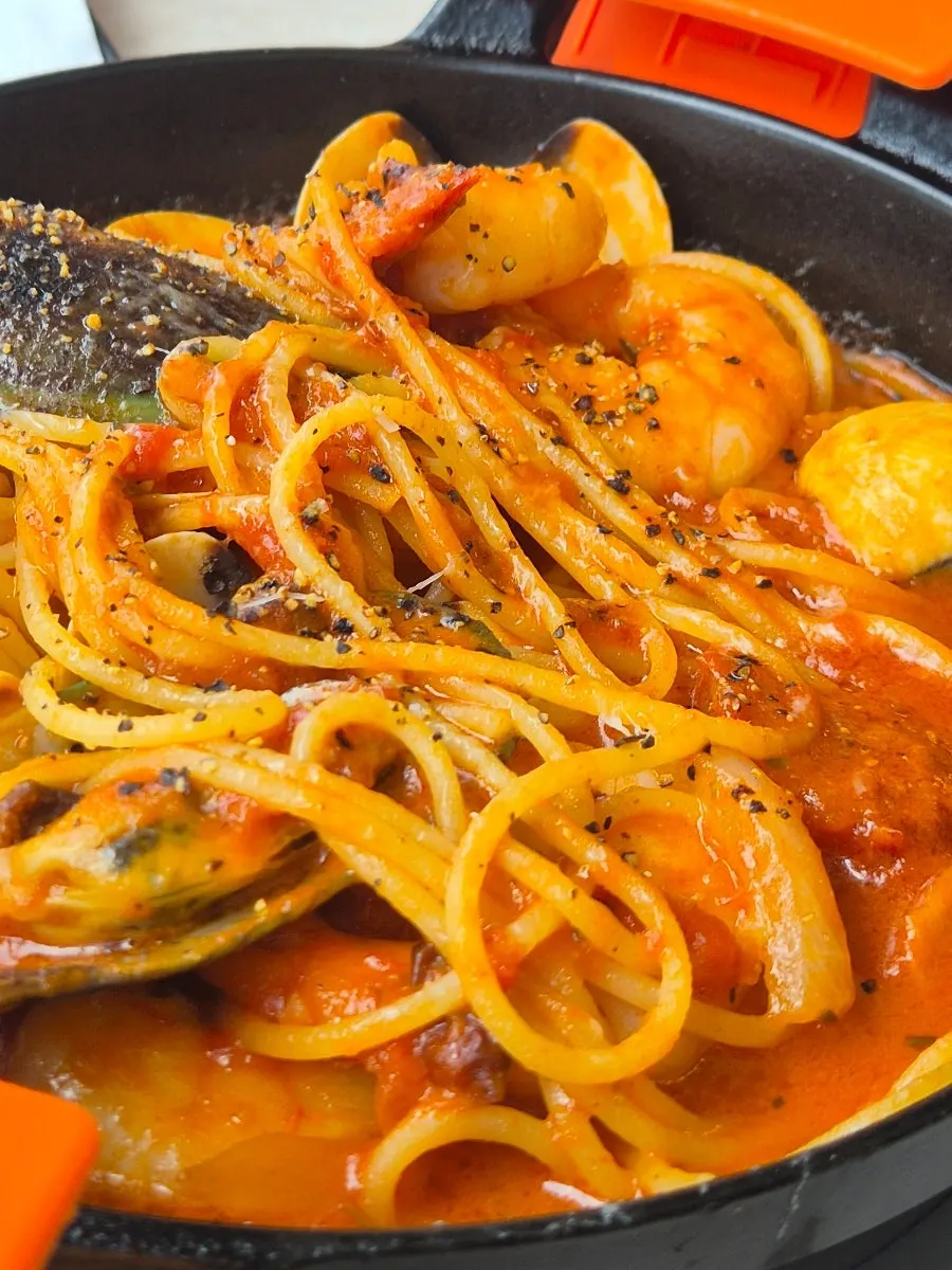 Tomato pasta with seafood sauce