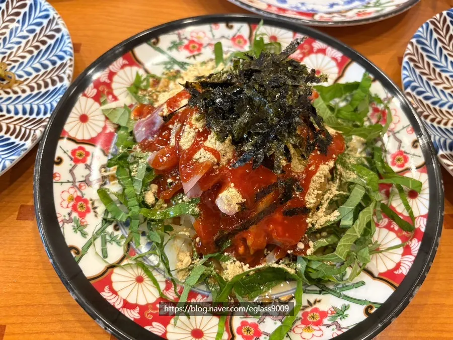 상에 차려진 이모카세 첫 상차림