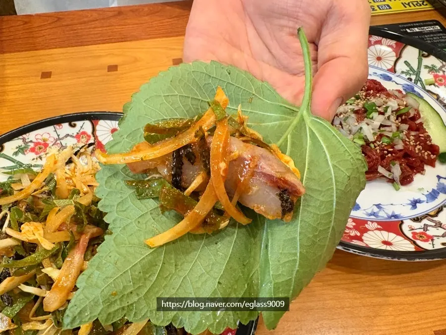 도토리묵무침 접시