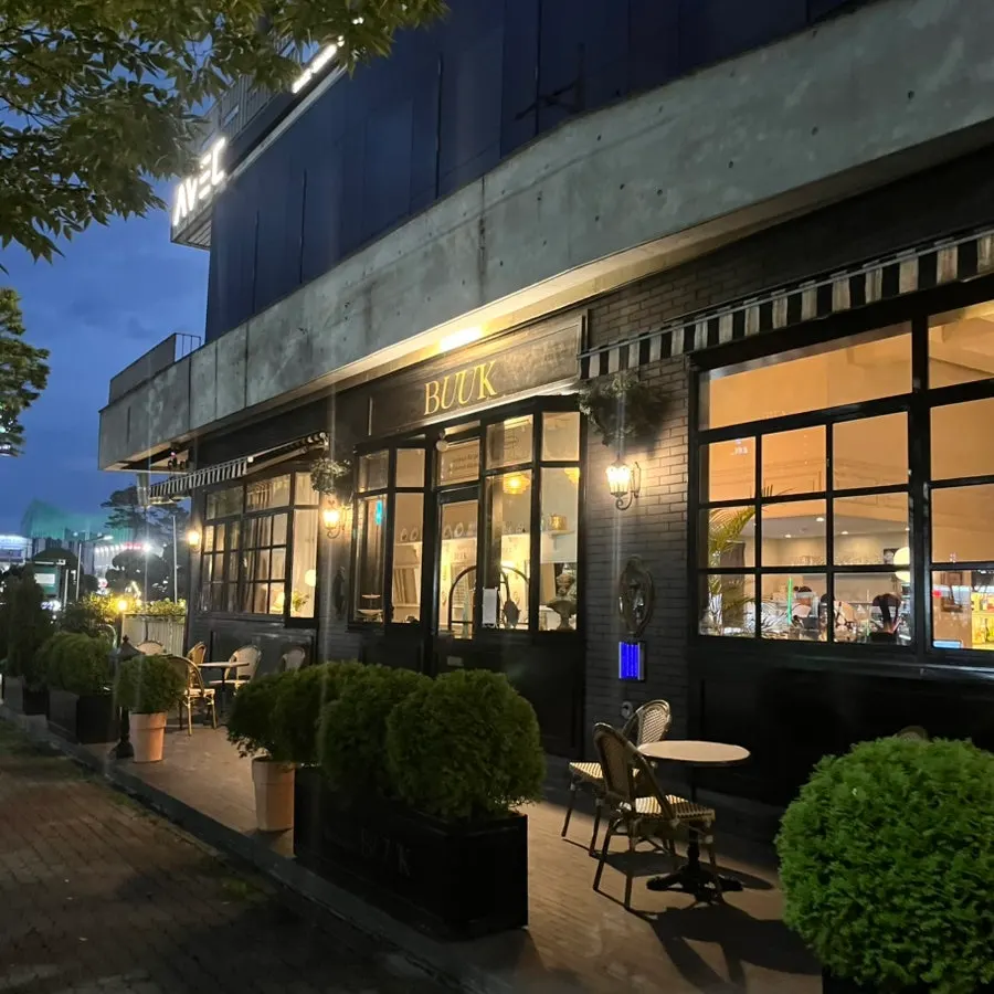 Parking lot behind Bueokgan Sangmu Branch
