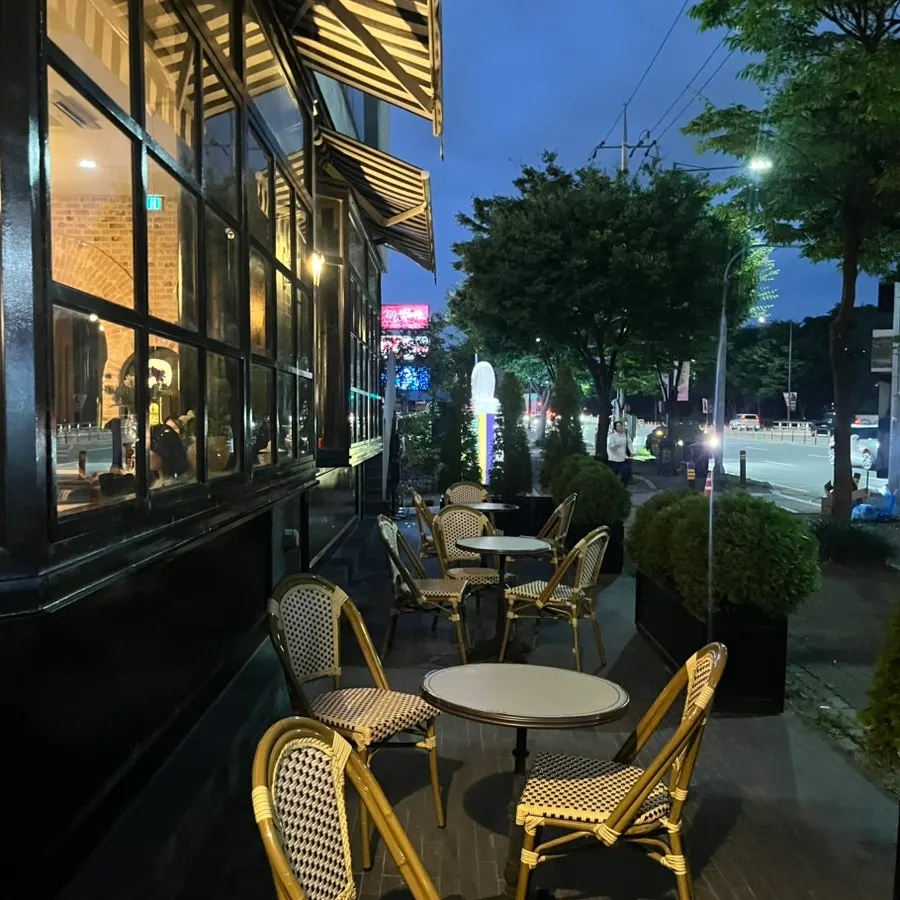 Parking spaces behind the restaurant