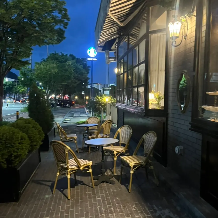Bueokgan Sangmu Branch parking lot