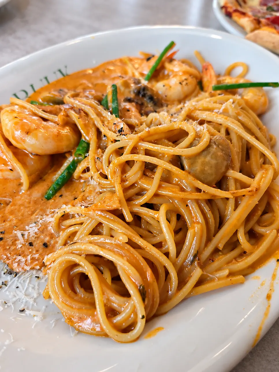 Rosé pasta with shrimp and button mushrooms
