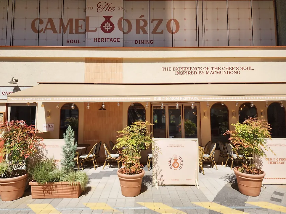 Camel Orzo exterior with plant pots