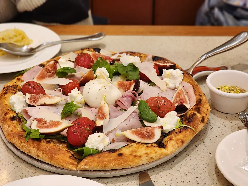 Fig fresco pizza topped with burrata cheese