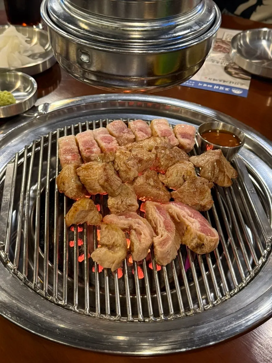 The three-cut Gogit-ri Assorted A 500g platter