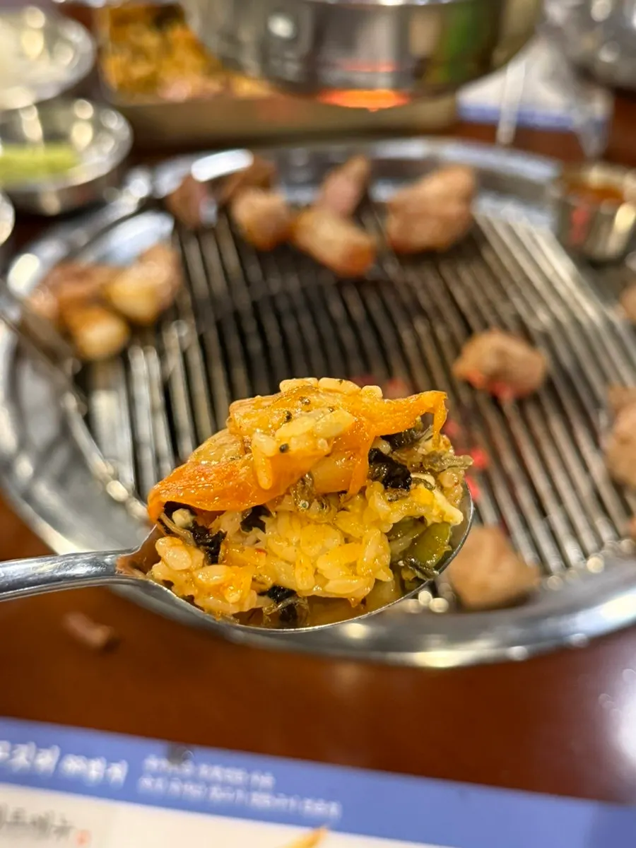 Interior of the restaurant, suited for group dinners in Sangnam-dong