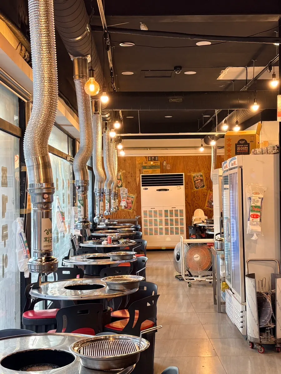 Spacious interior of Sangnok Hoegwan Goseong Branch with wide tables