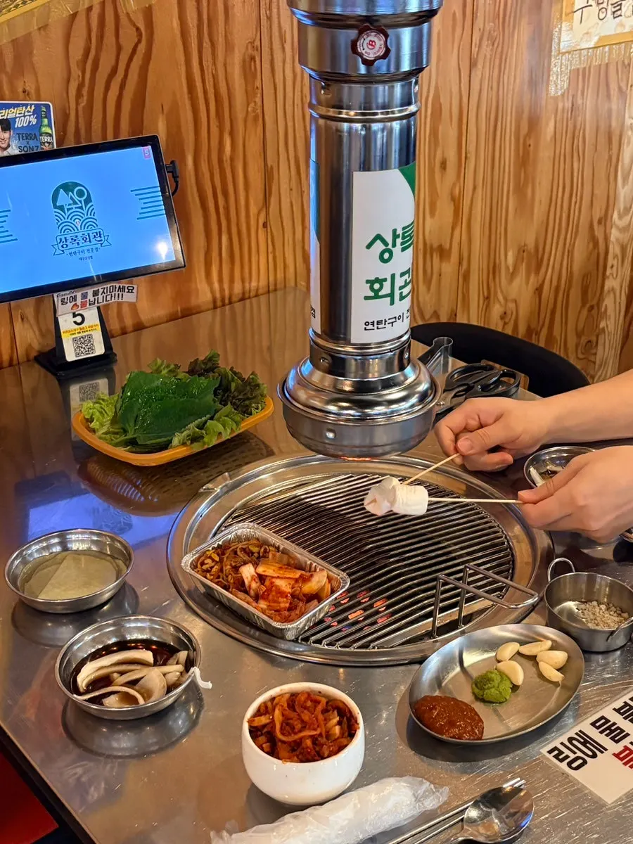 Table with a sign about the Naver review perk