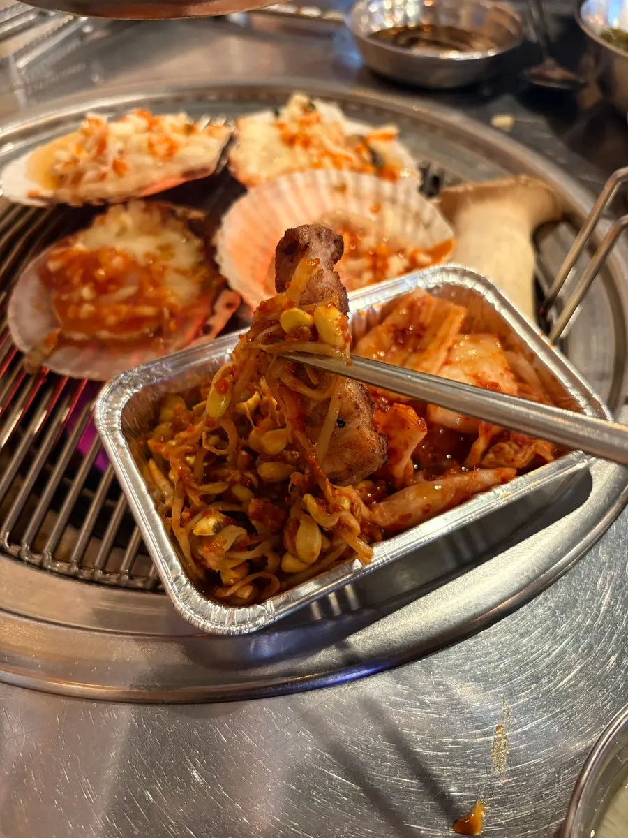 A bite of cheese scallop with vinegar-chili sauce