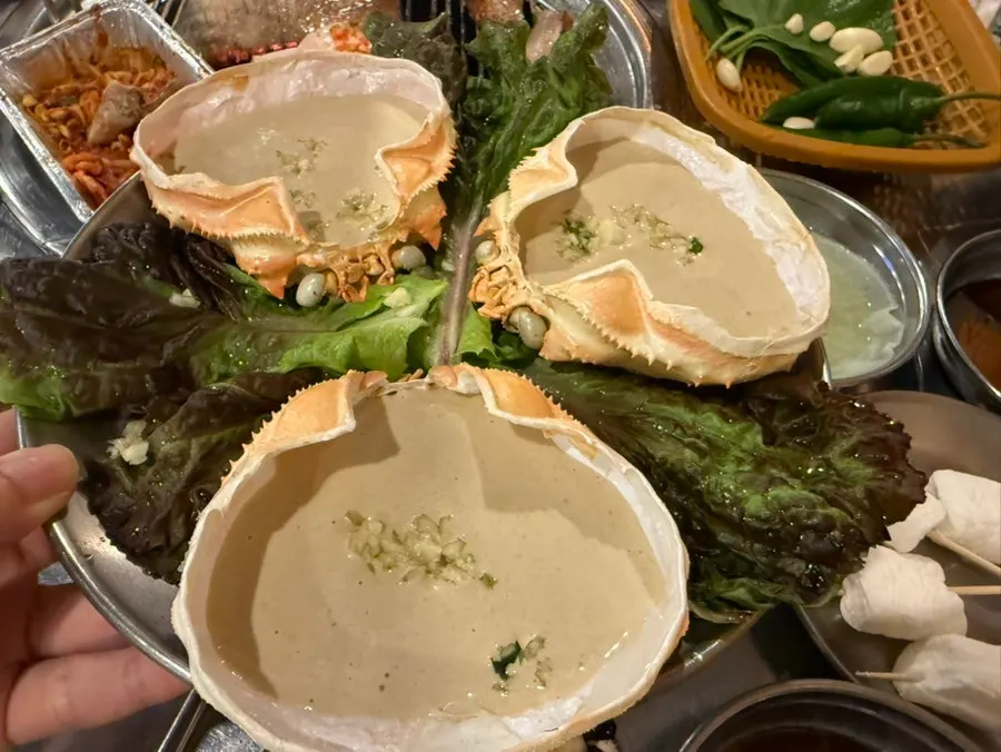 A plate of ordered crab tomalley grill