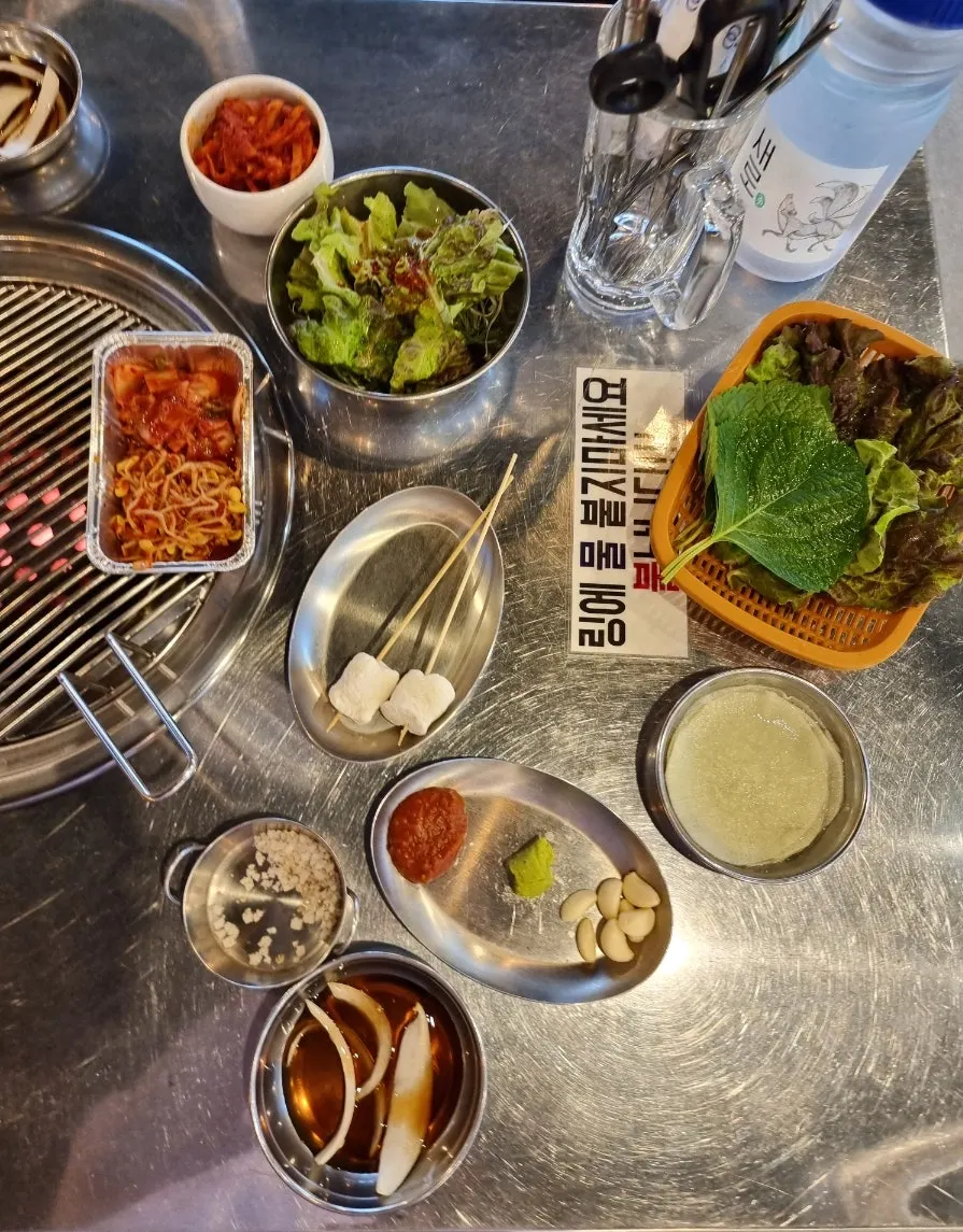 Table-side smart ordering system menu screen