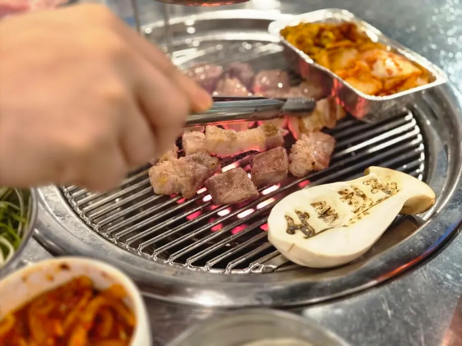 Moksal and samgyeopsal placed on the charcoal grill