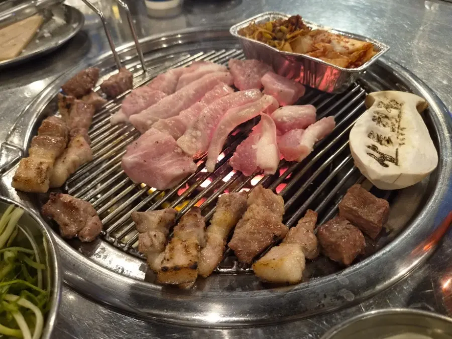 Grilled meat paired with salt and onion sauce