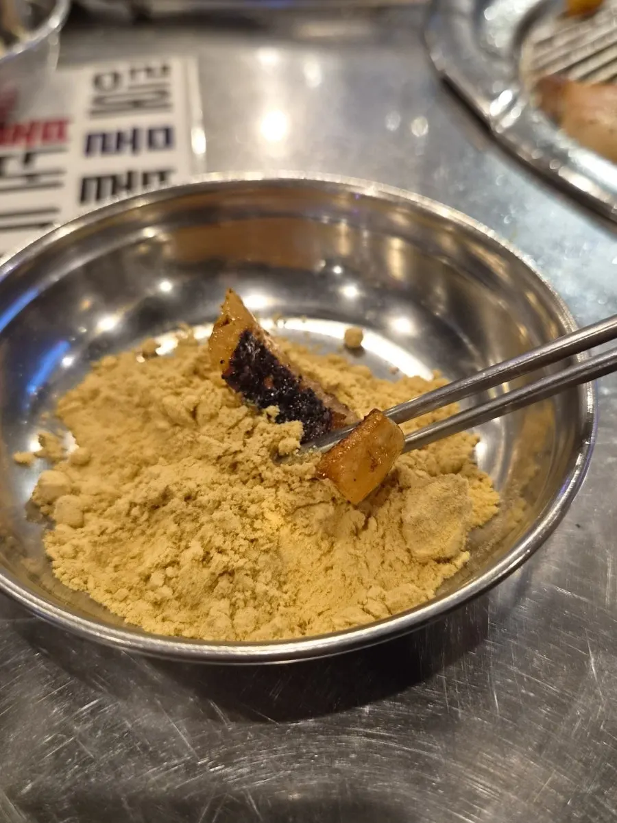 Seasoned pork skin dipped in roasted soybean powder