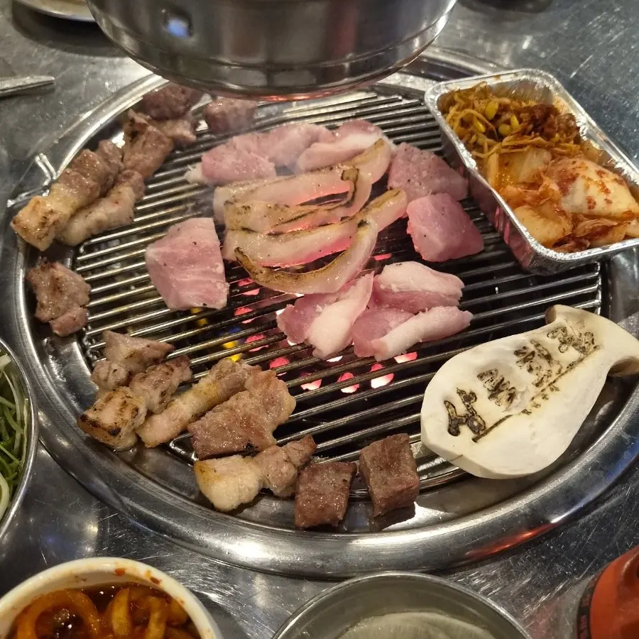 Marshmallows grilled over charcoal for dessert