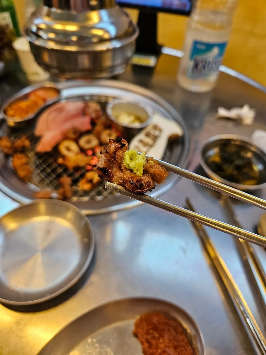 Oddol galbi and pork intestine on the charcoal grill
