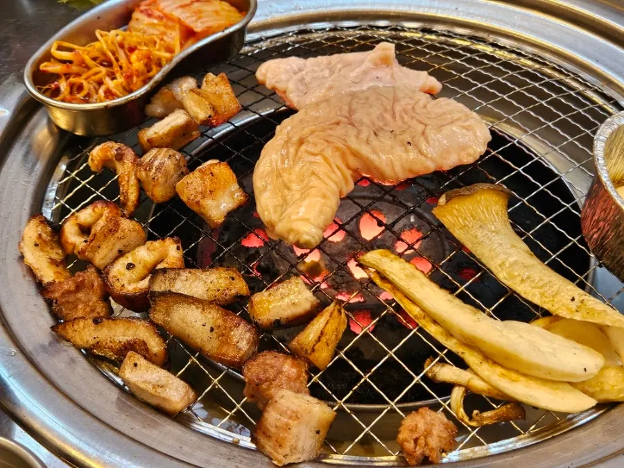 Grilled bean sprouts and kimchi on the plate