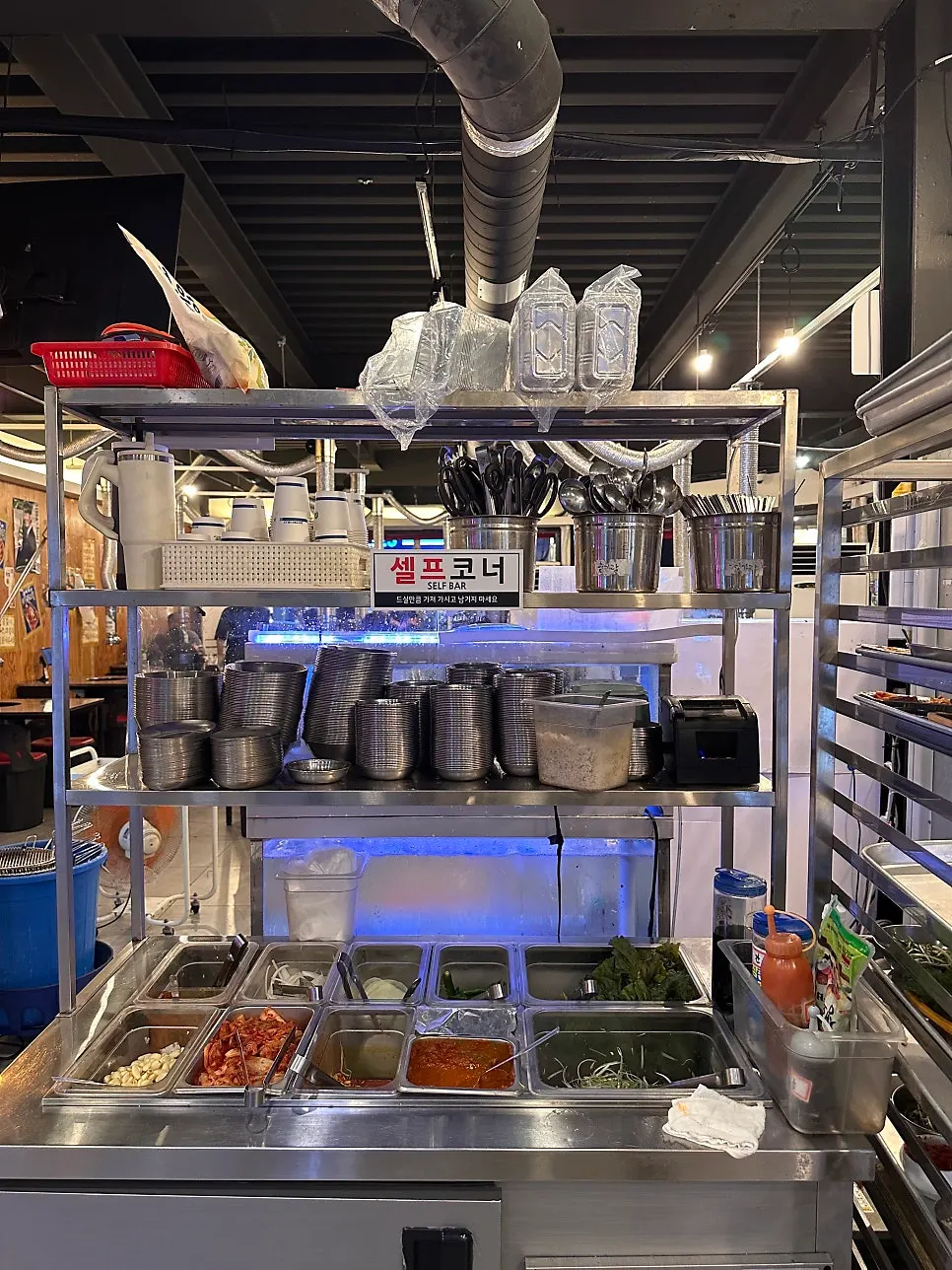 Self bar at Sangnok Hoegwan Goseong branch with lettuce wraps