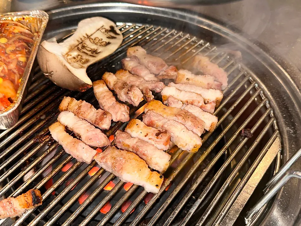 Pork belly cut into pieces and grilled crisp