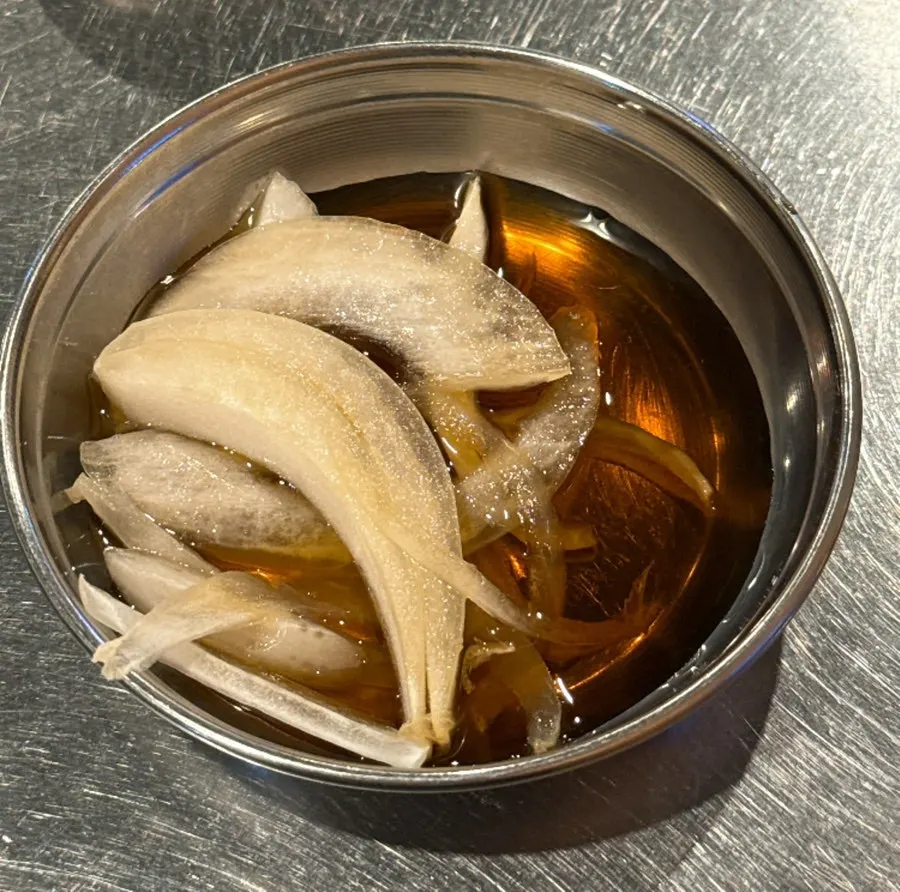 기본찬으로 나온 무생채