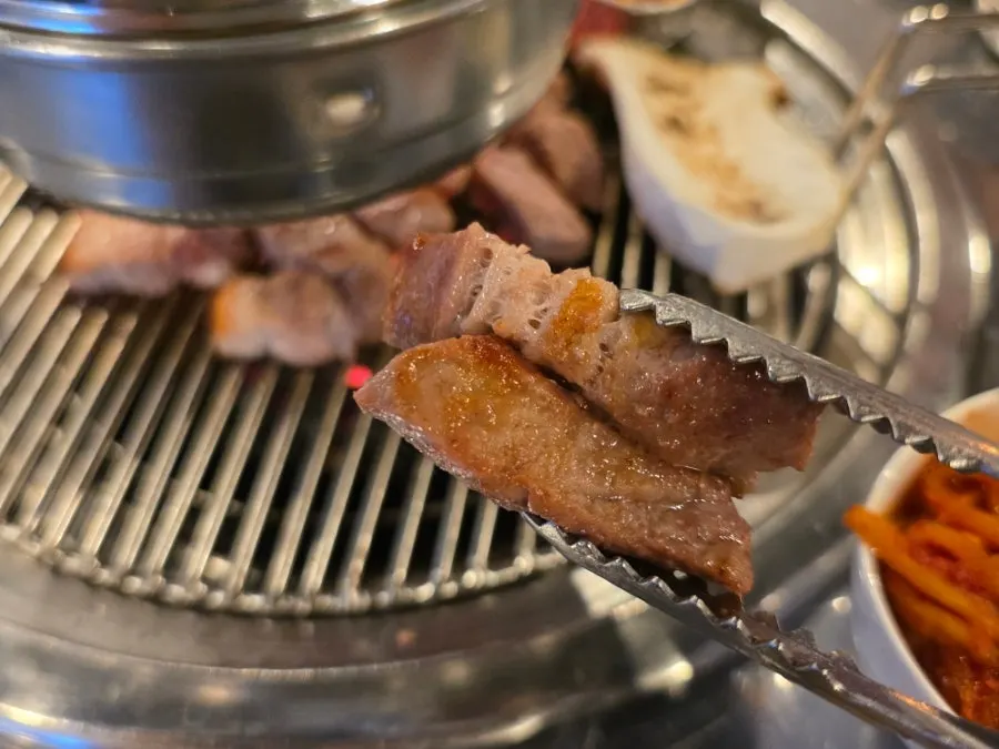 Samgyeopsal grilling whole, uncut