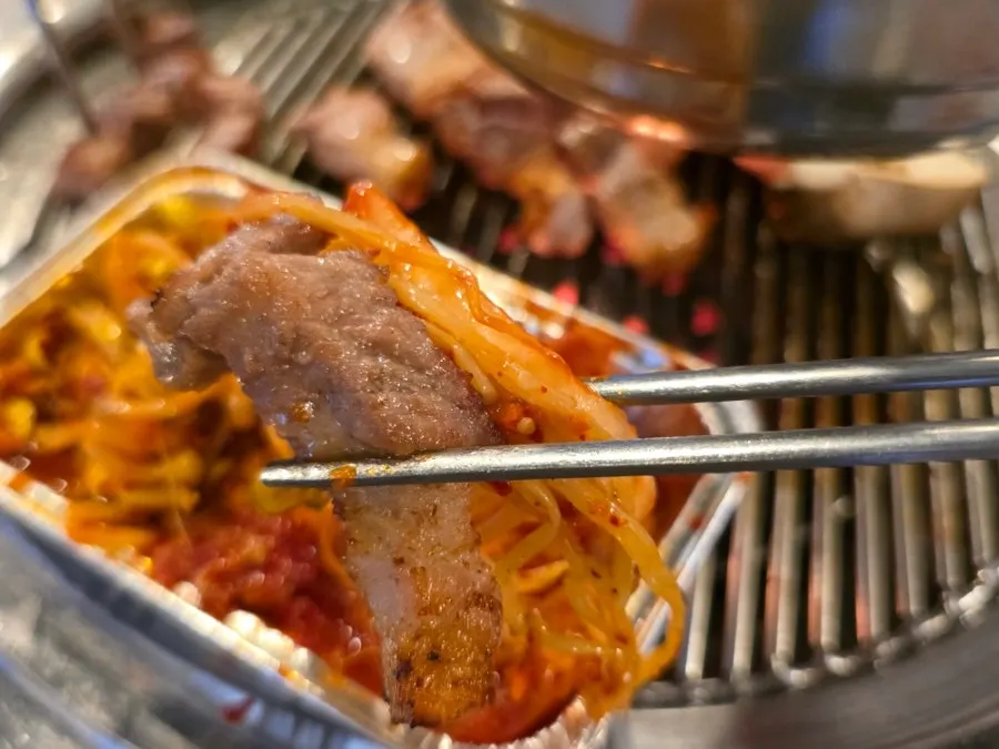 Side dishes and wrap ingredients at Sangnok Hoegwan