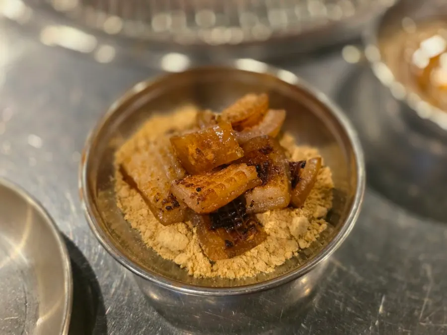 Chewy charcoal-grilled pork skin