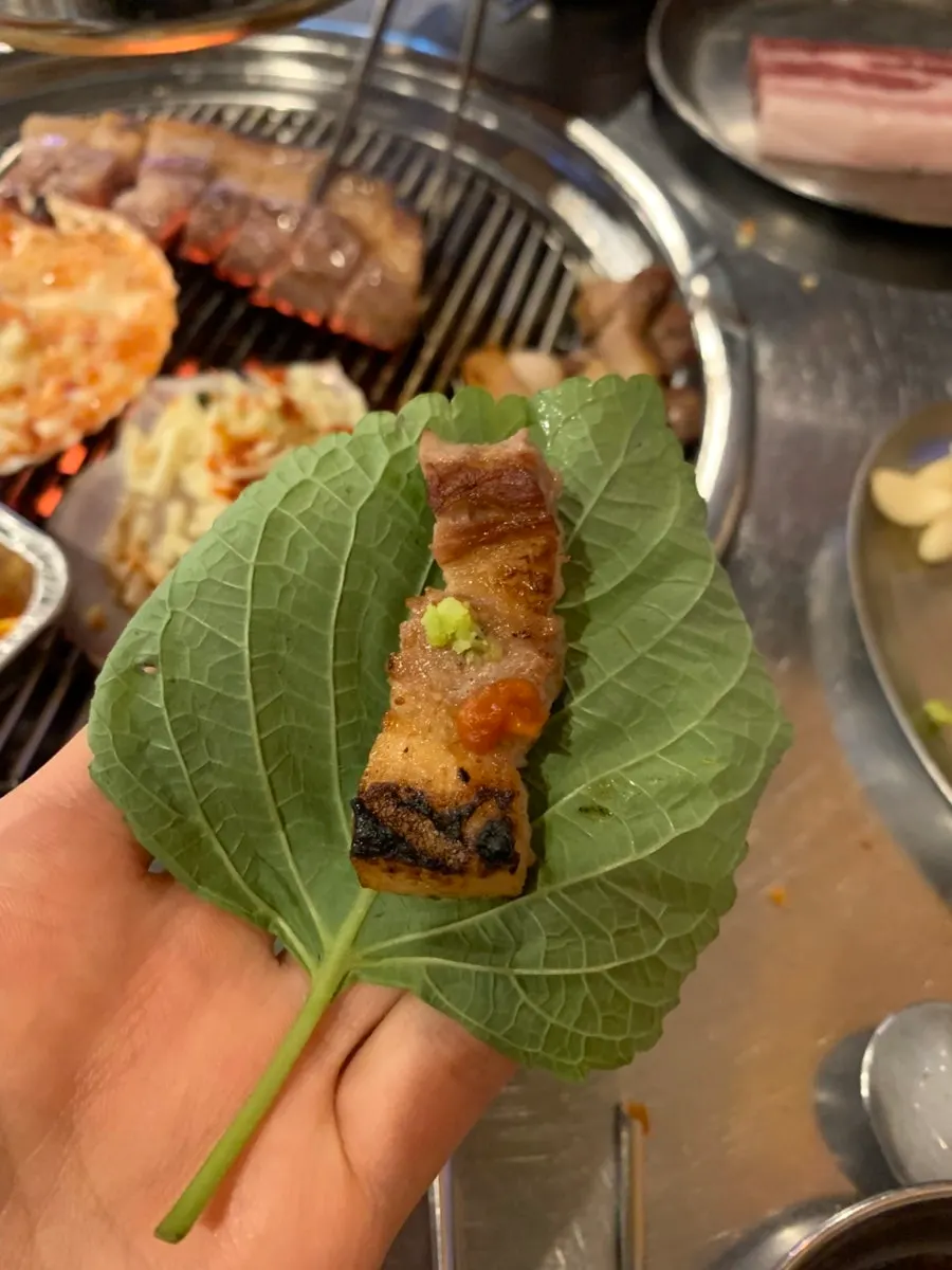 Charcoal-grilled pork belly dipped in coarse salt