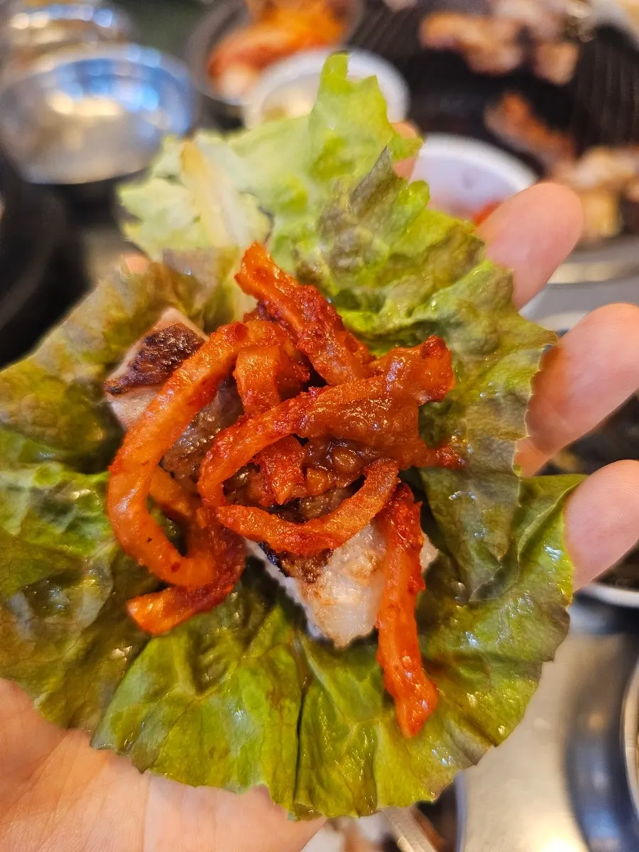 烤得焦香的五花肉