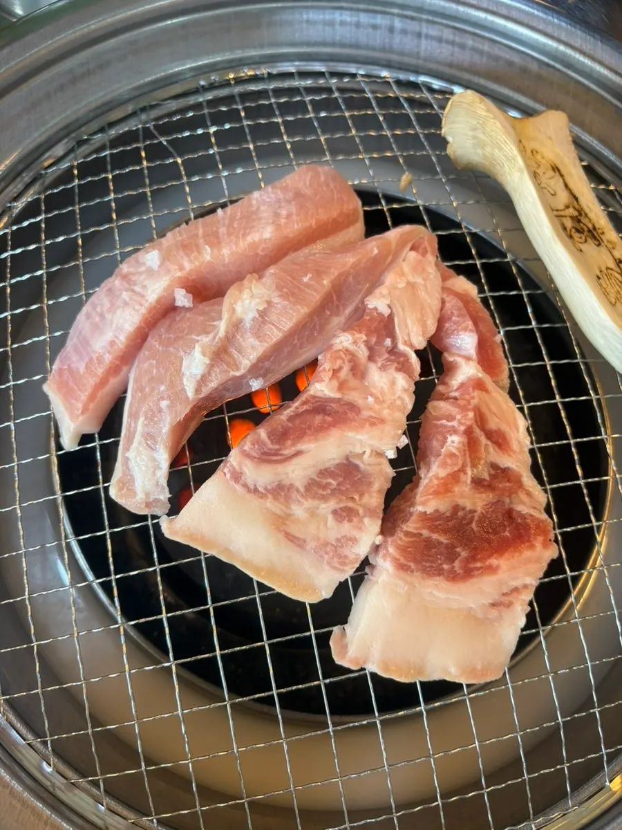 나물이 들어간 비빔밥과 된장찌개